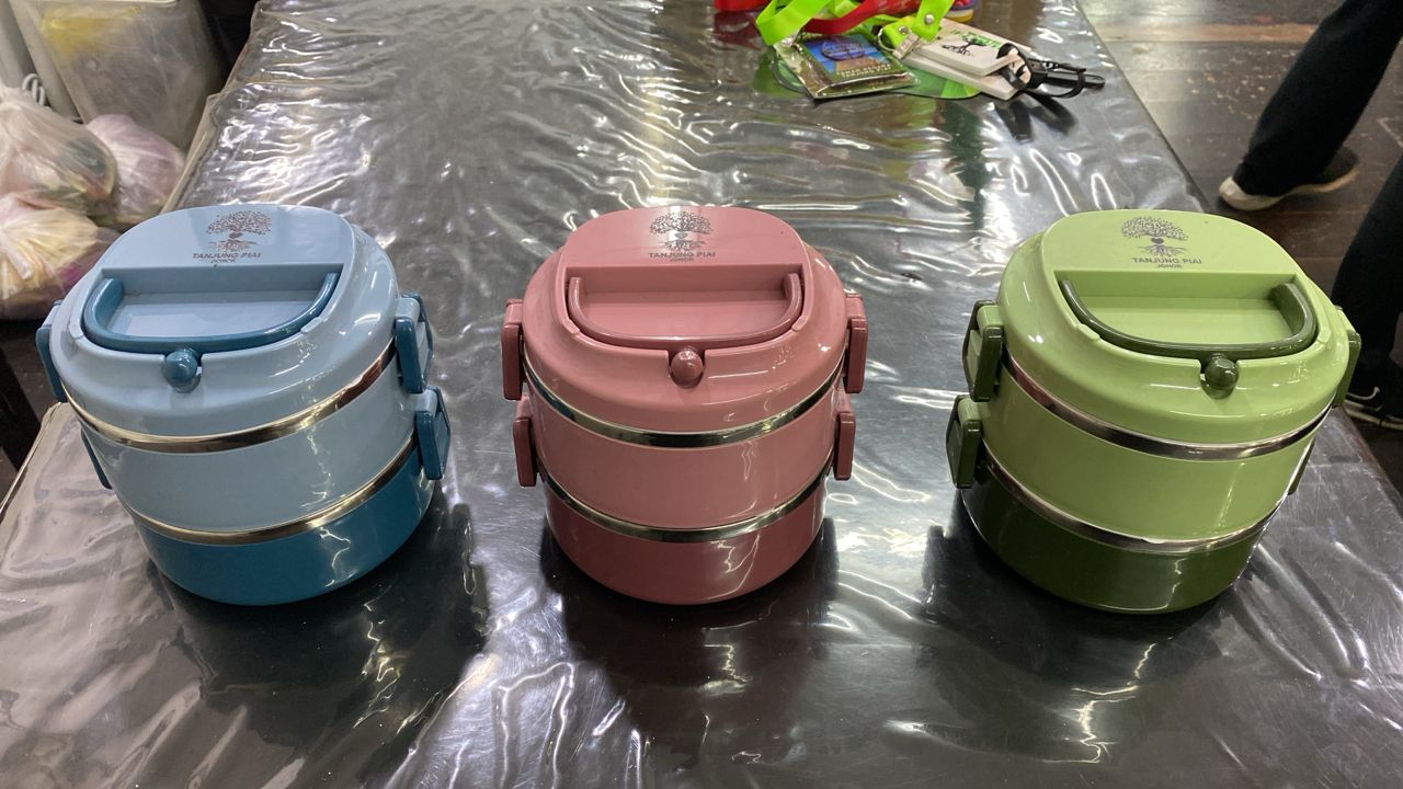 FOOD CONTAINER